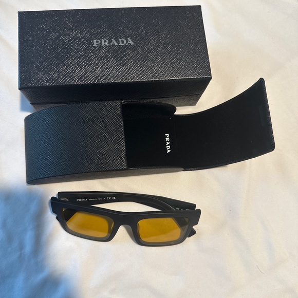 Prada sunglasses - Picture 1 of 5